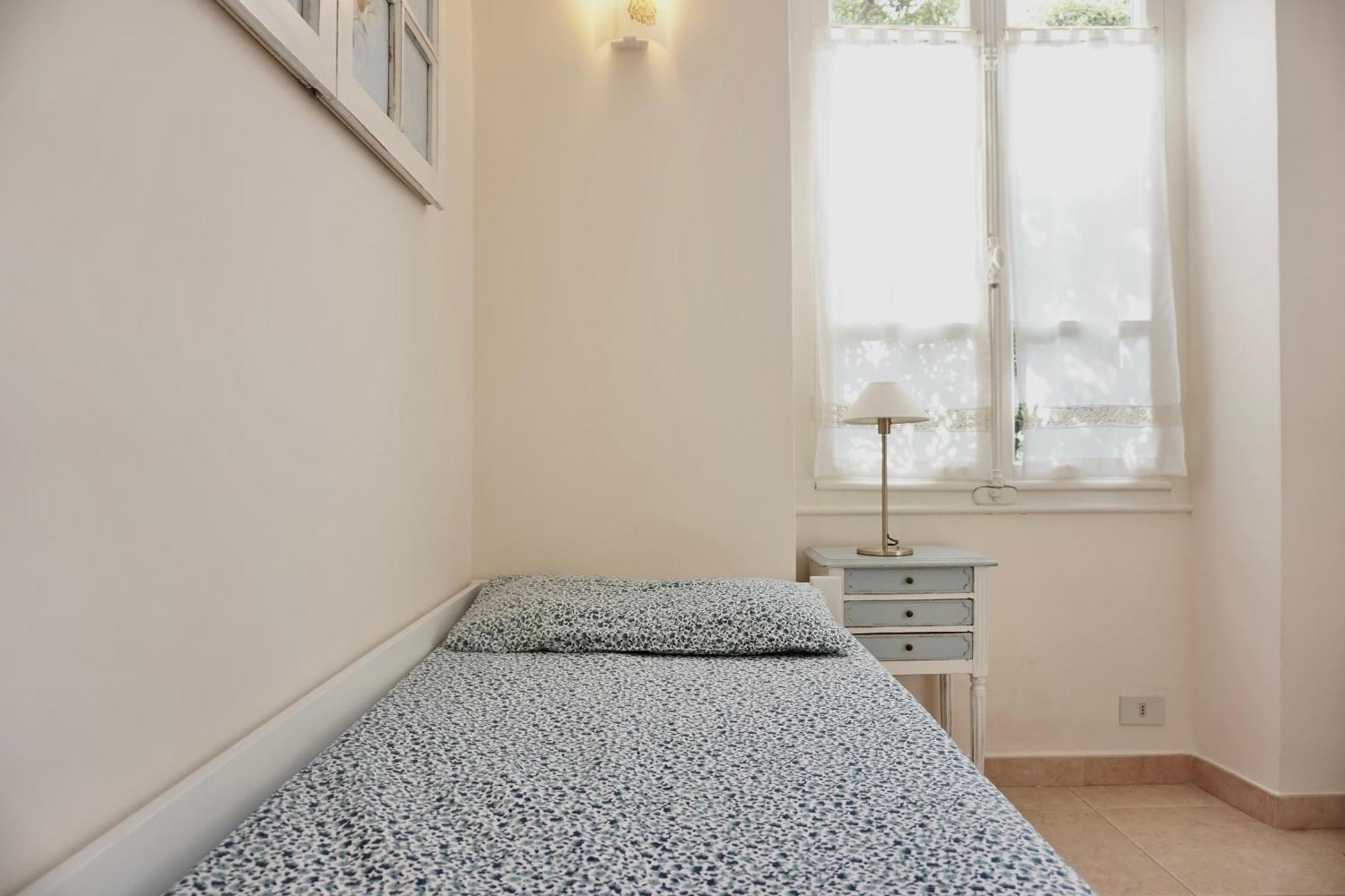 Villa Angelina - Casa Glicine Vallecrosia Eksteriør billede