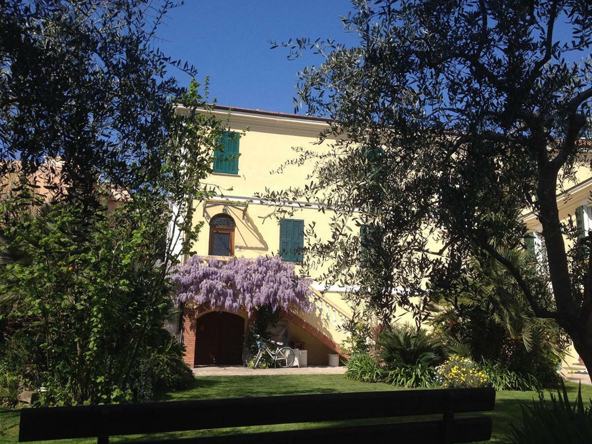 Villa Angelina - Casa Glicine Vallecrosia Eksteriør billede